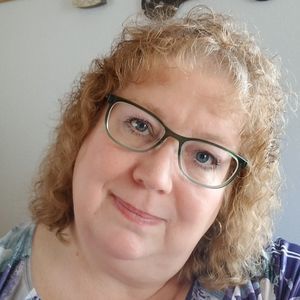 Meet your Posher, Debbie